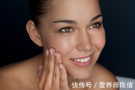 肌肤|洗脸水里加点盐,坚持一段时间,会收获哪些好处?