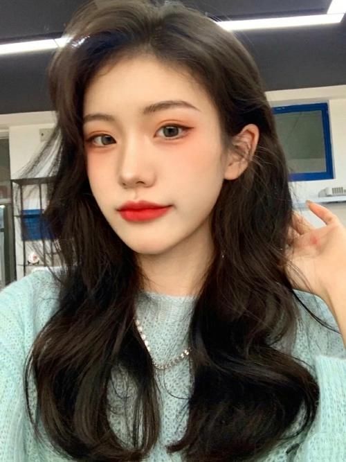 根据穿搭改变发型，这些技巧你需要知道，百搭时尚又显气质