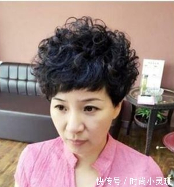 卷发型 五十岁女人要避开三款发型,第一款显老,第二款显胖,第三款显黑
