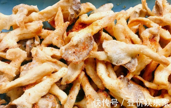 酥脆|炸蘑菇，用淀粉还是用面粉牢记“用粉比例”，蘑菇酥脆不易回软
