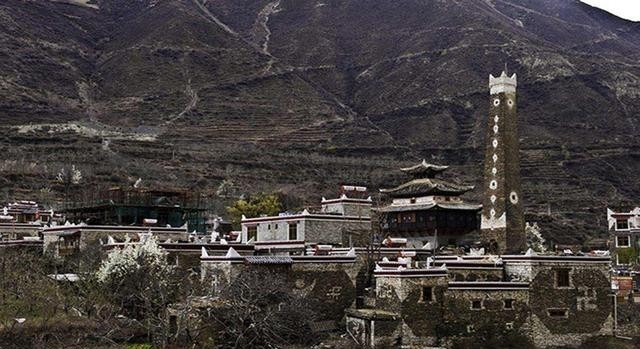 军机大臣|雍正将侍卫提为军机大臣,乾隆上位后又让他自尽,两位帝王真高明