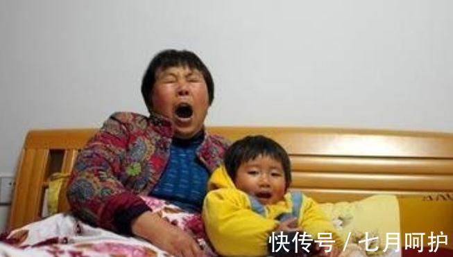 捡漏式带娃|“亲家,娃上幼儿园后我来带”,奶奶捡漏式带娃惹众怒:算得好精