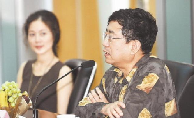 文化苦旅$当年红极一时的余秋雨,为何跌落“神坛”?梁宏达:此人极其虚伪