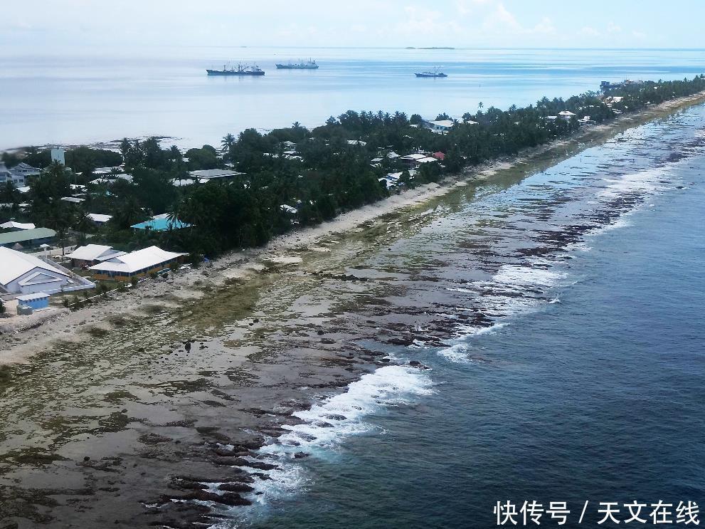 如果地球上所有人都同时坐在海洋里，海平面会上升多少?