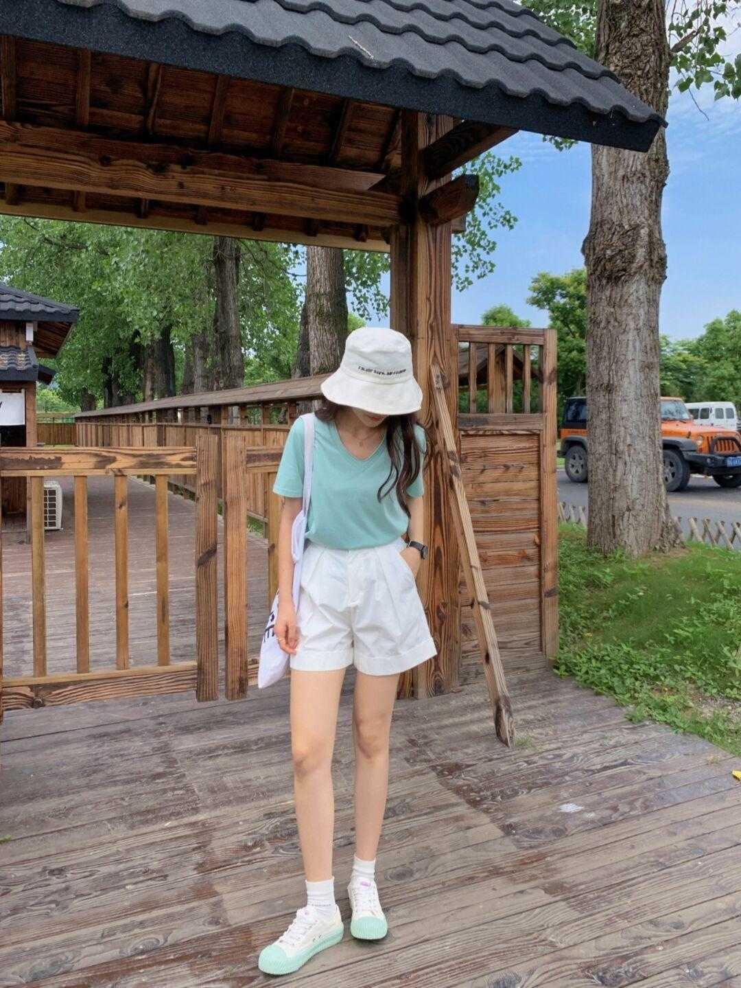 时尚博主|原来初秋T恤还能这样穿,简约而不简单,优雅还减龄