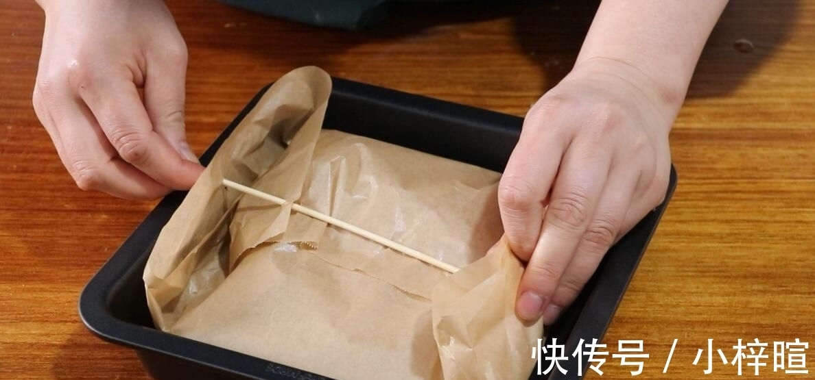 葱油鸡|用烤箱做的纸包葱油鸡，比红烧鸡还香，做法太简单了
