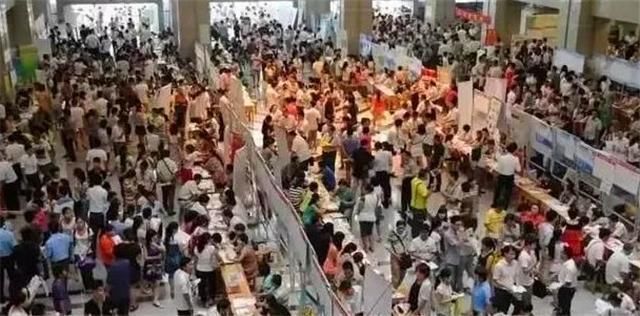 年轻的一代|中国制造“老龄化”加剧，年轻一代宁愿送外卖，制造大旗靠谁扛