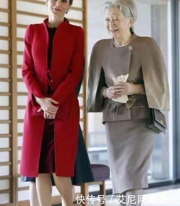 优雅|日本天皇到伊势神宫报告退位,皇后斗篷套装优雅,为平民女儿庆生