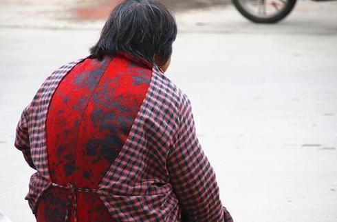 延缓衰老|绝经期的女性，平时多吃六种食物，让子宫变得更干净，延缓衰老