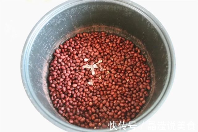 这个配方的红豆沙，适合月饼和包子，细腻香甜不油腻，好做又好吃