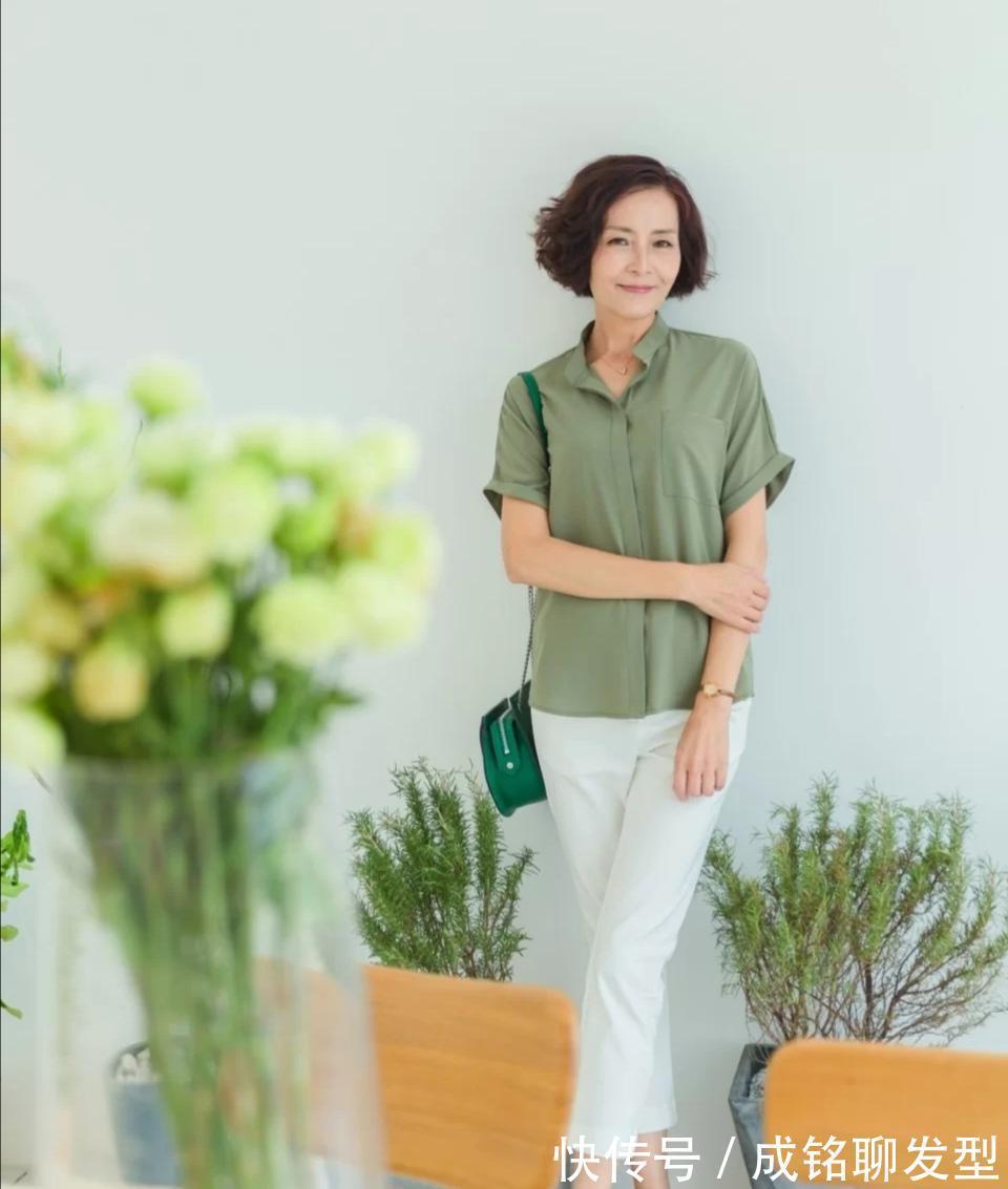 高级感|自然老去也要优雅，妈妈辈的高级感穿搭示范，减龄时尚气质翻倍