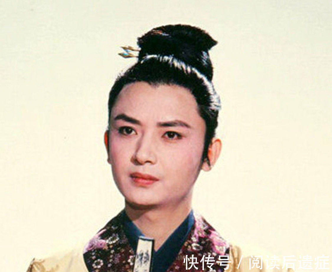 怡红院&宝玉求听戏,龄官拒绝,为何要搬出娘娘来压人?