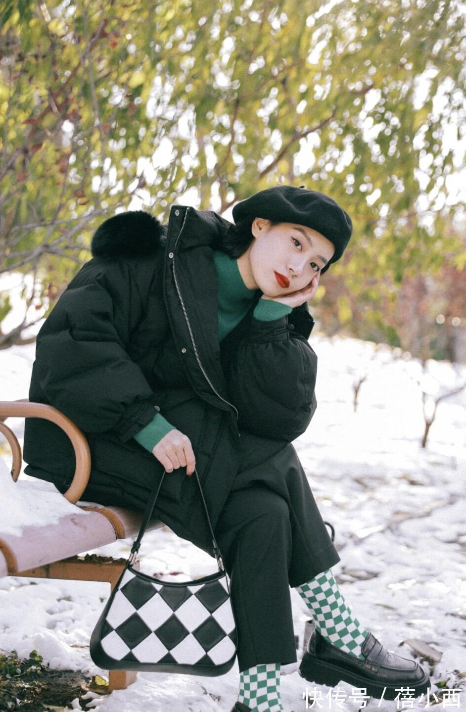 博主|冬季穿羽绒服,建议30、40岁的女人看看这4款穿搭,既时髦又高级