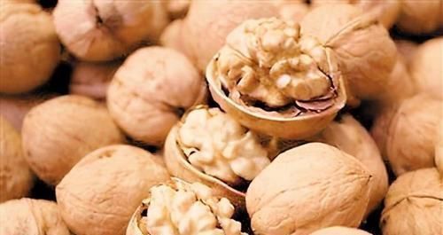 脑细胞|不想老太快,那就多吃3种碱性食物,排毒养颜,早吃早好