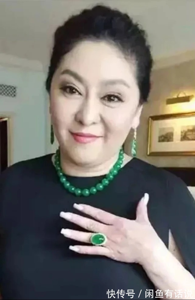 贵气|真正贵气的女人很少戴黄金,看向太就知道,这几种首饰更优雅高级