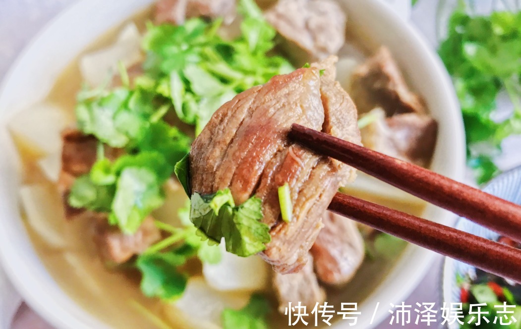 炖羊肉，料不能随便放！多数人放它，毁了一锅肉，难怪肉柴膻味重