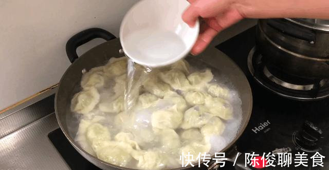 萝卜素馅饺子,这样调的饺子馅,比肉馅还好吃,和面调馅做法详解