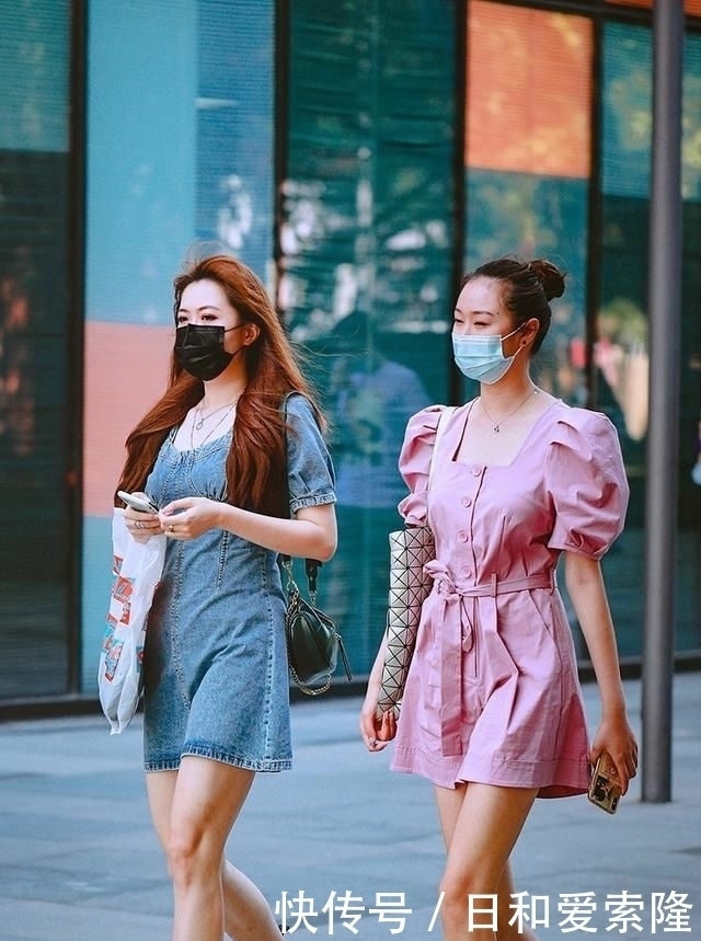 小心|街拍:小心机女孩的穿搭技巧,她们的穿搭有着独特魅力和个性特征