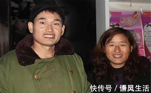 汉字#朱之文3年级辍学,写4字却卖出20万,专家:书法家不如文盲