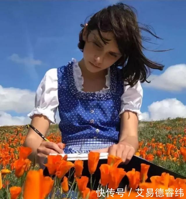 真人|11岁小女生用真人画画,盯着画看10秒钟,画中的人都会动