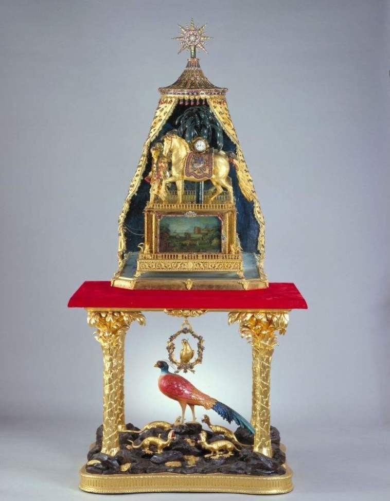 报时|乾隆最喜爱的钟:乐声报时,布景人行船航,宝星花转动,堪称神物