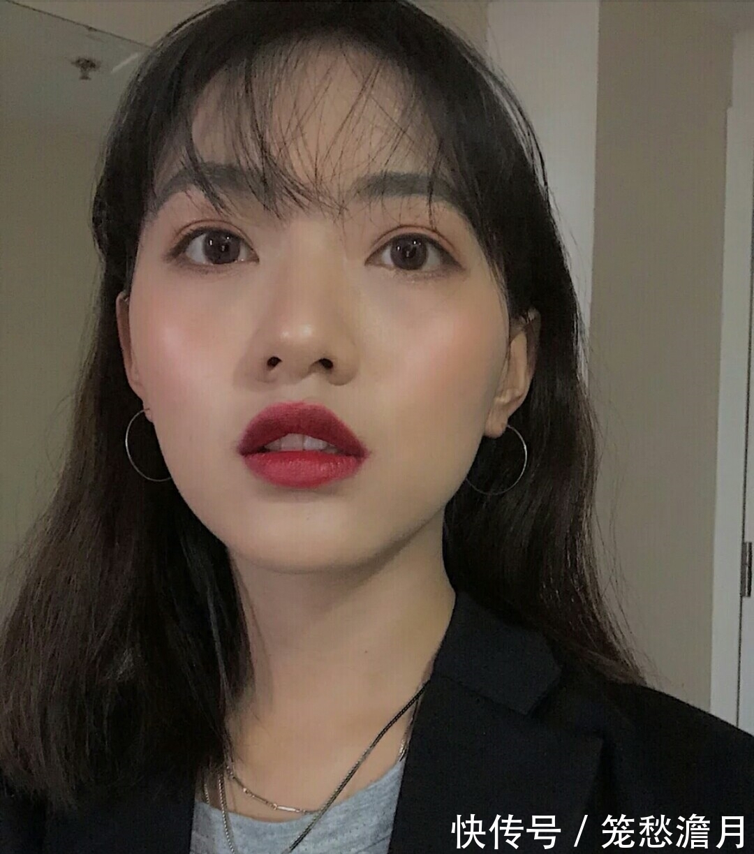 圣罗兰 冷门却好看的宝藏口红:YSL玫瑰酒红色复古,TF肉桂奶茶色温柔