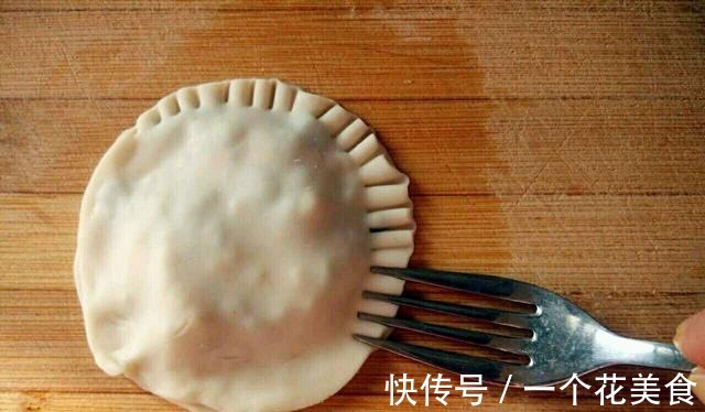 菠菜|超简单的快手早餐,饺子皮馅饼,咸香酥脆,浓郁多汁,超美味!