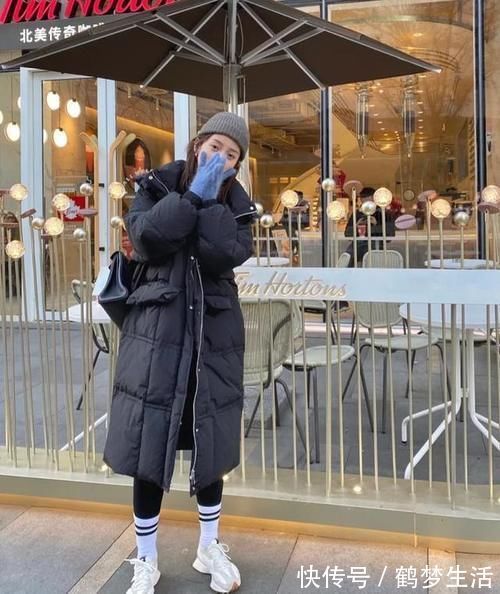 打底衫 最近流行起一种新穿搭,叫“长款羽绒服+鲨鱼裤”,保暖又显瘦