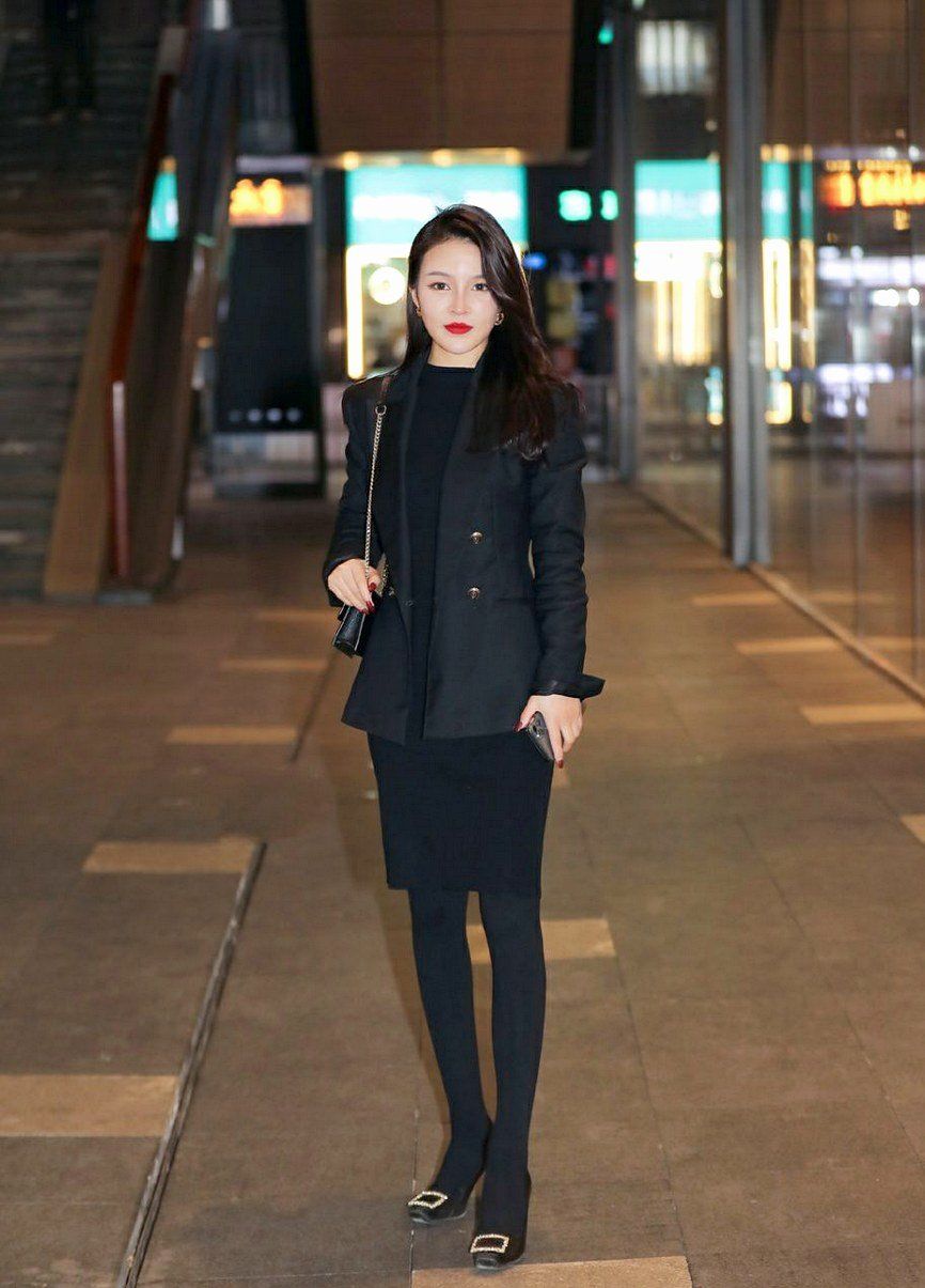 趁着春光无限好，穿上最时髦的春装出去浪，由内而外散发女性魅力