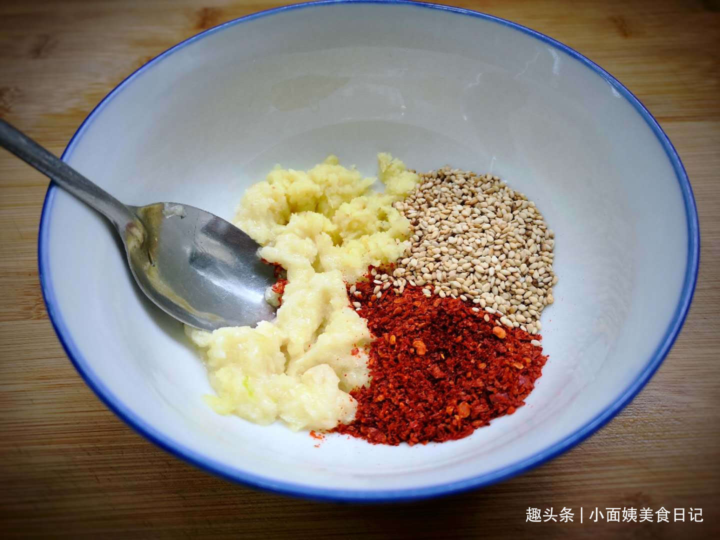 天冷了,来个懒人版搅团,10分钟上桌,暖身暖胃,吃完特舒服