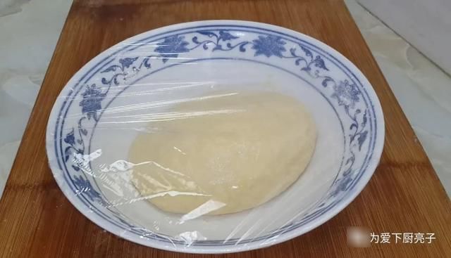 椰蓉酥|2个鸡蛋，半斤面粉，不蒸馒头不烙饼，酥到掉渣，看着就流口水了