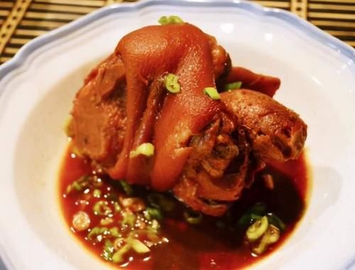 快过年了，卤上一锅肉，驱寒保暖咸香入味，待客吃过瘾更大方