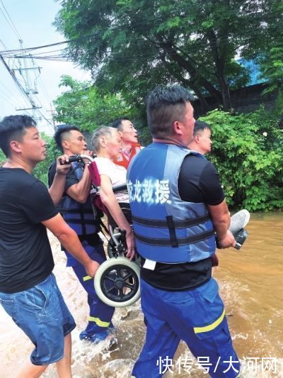 救援队|男子去新乡等地救援 怕母担心凌晨悄悄离家