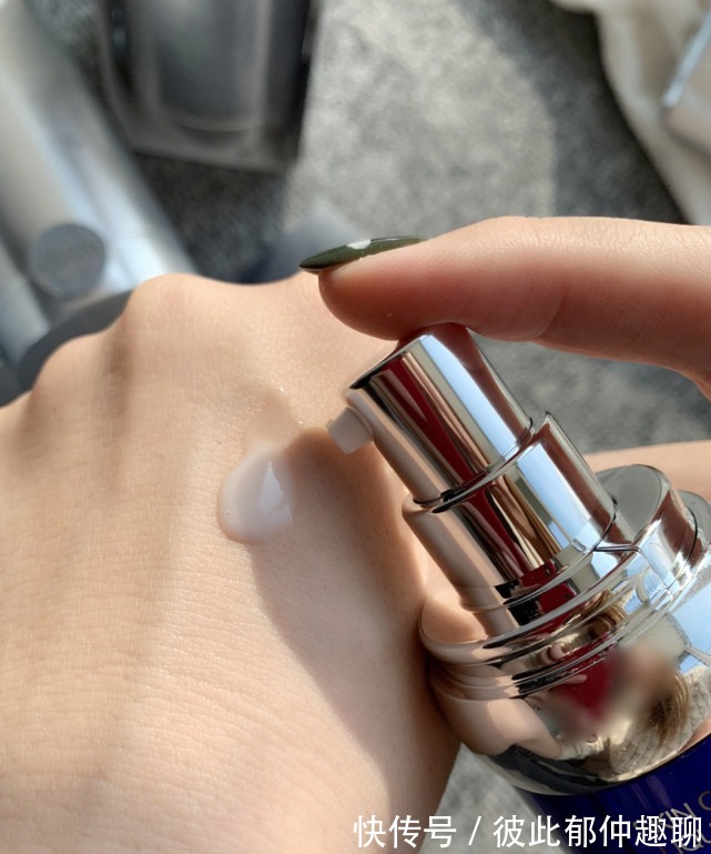 皮肤|盲入不踩雷的“贵妇级”精华液,最贵高达5000,有钱人的快乐