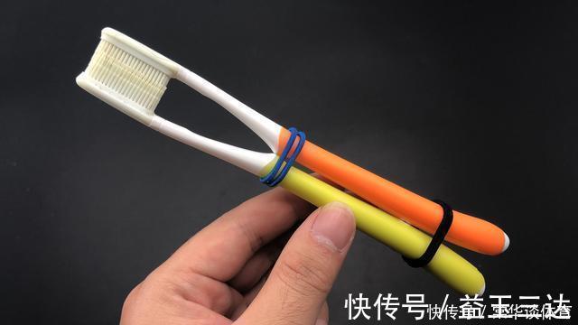 难题|两根旧牙刷绑一起，解决了不少人困扰的难题，抓紧提醒家人还不迟