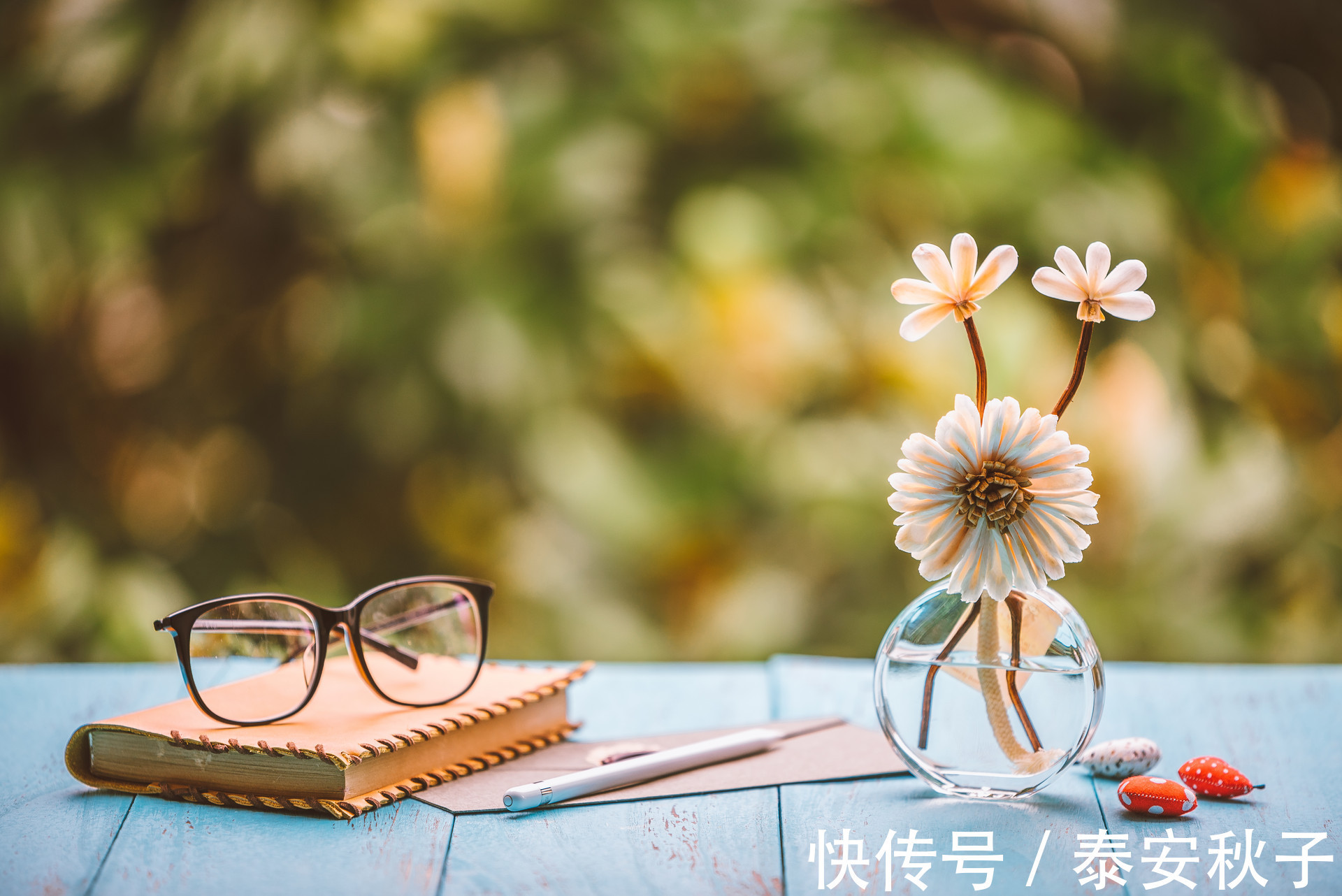 羽绒服|50岁的女人少穿“奶奶装”!学中年“大妈”这样搭:时髦又显高级