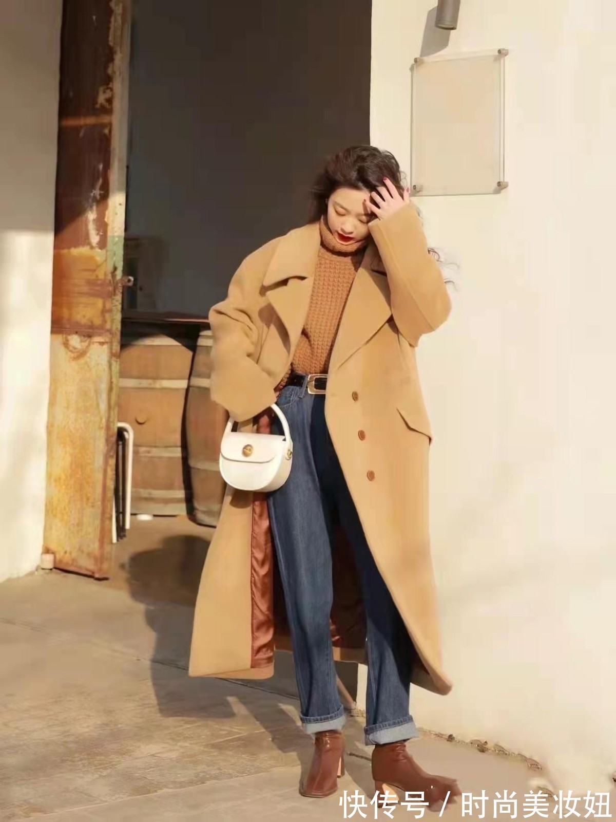 高领 “大衣+高领毛衣”太高级了,保暖又显气质,适合30、40岁的女人