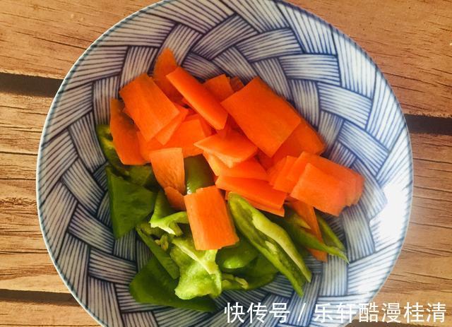 提高免疫力|教你一道青椒炒蘑菇，不但营养美味，香辣爽口，还能提高免疫力