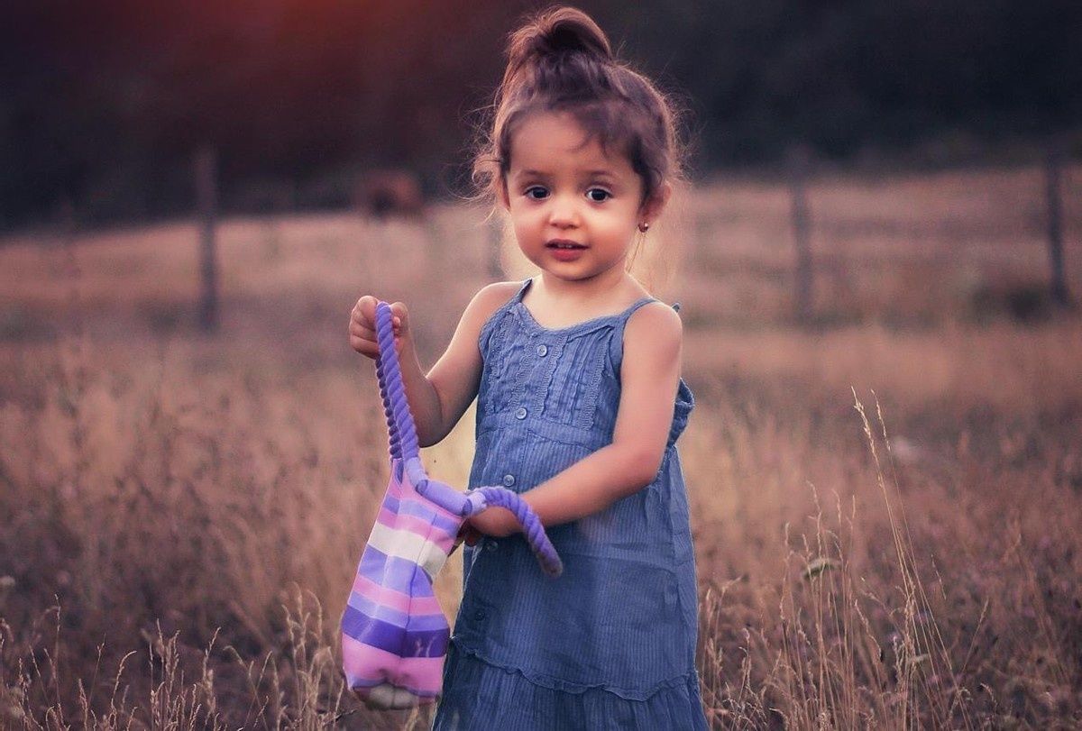 刘思琦|16岁女巨婴吃饭靠妈喂，日花销过万：养废一个女儿，富养她就够了