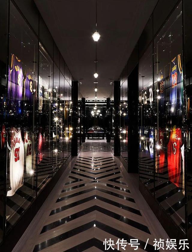 公鸭和Nike合作系列被喷没意思,还是他自己的收藏更狠