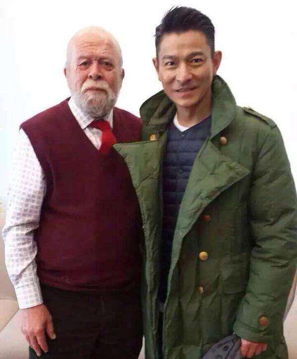 神医喜来乐@他演了四十年老外,只因长了张“洋人脸”,现实却是个地道山东人