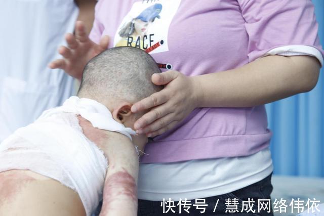 徐丽霞|给儿子洗澡,让她后悔一生“我永远都不会原谅自己”