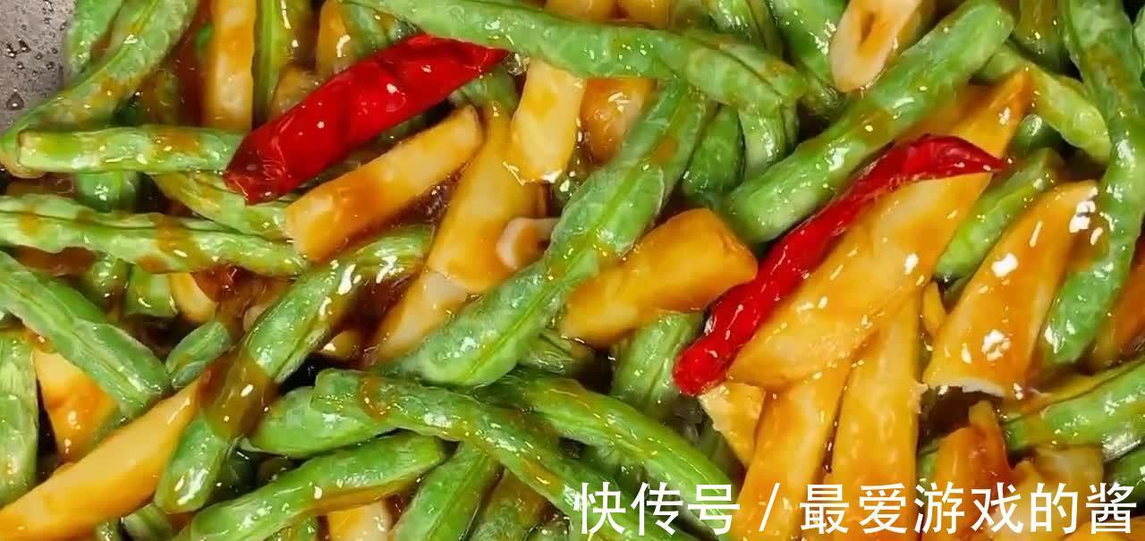 家常版豆角烧土豆，口味咸香味美营养丰富，做法简单好吃又下饭！