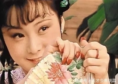 林黛玉&晴雯守夜,林黛玉高声叫门,一门之隔,晴雯为何却听不清是她?