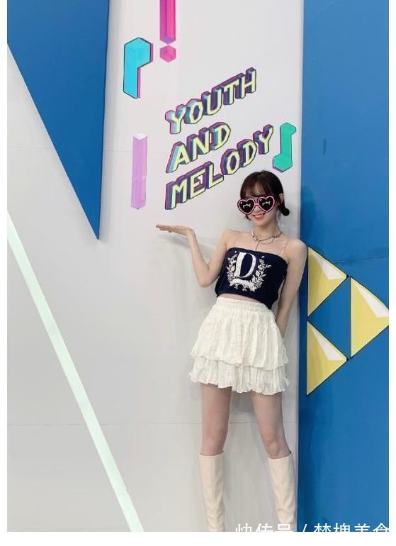 李子璇|95后李子璇也對“兒童吊帶”下手，雙馬尾發(fā)型，說是05后都有人信