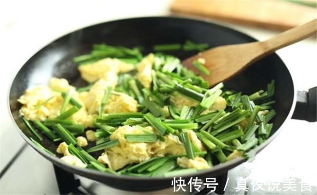 五年的厨师炒鸡蛋时加上这步,超出来的量大,味道好