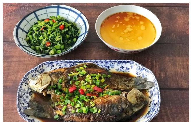 板栗烧肉|一家三口晚餐分享，10天不重样，花钱不多，家人吃得满足，累也