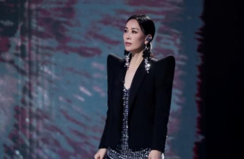 小春哥|假唱翻车的8个歌手，一个比一个离谱，有人拿反麦克风唱完整首歌