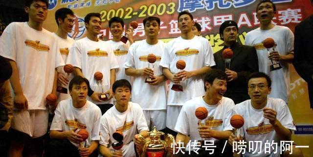中国篮球两位名宿，李楠和朱芳雨，谁的生涯成就更高？|长文 | 李楠