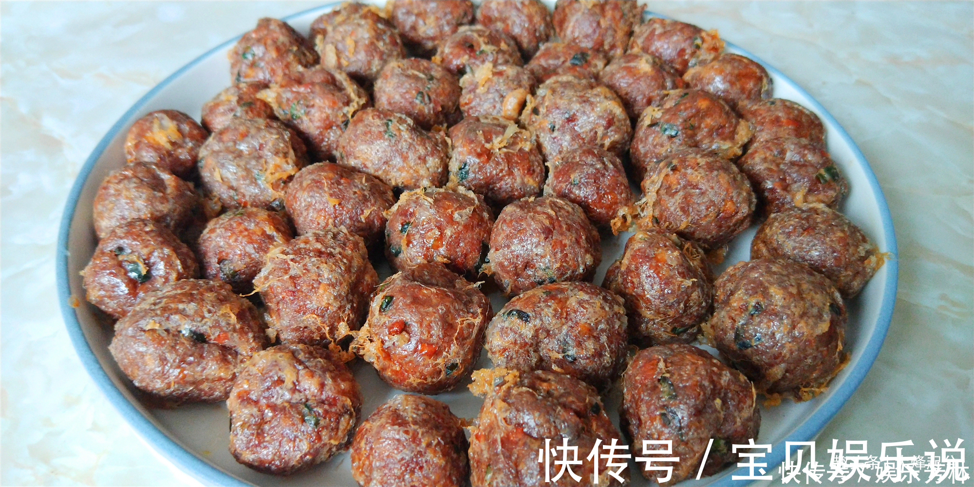 炸丸子有人放淀粉,有人放面粉,其实都不对,按照这个做法特别香